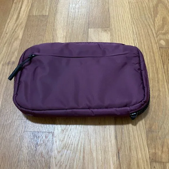 INCASE Accessory Organizer -BURGUNDY - Picture 1 of 8